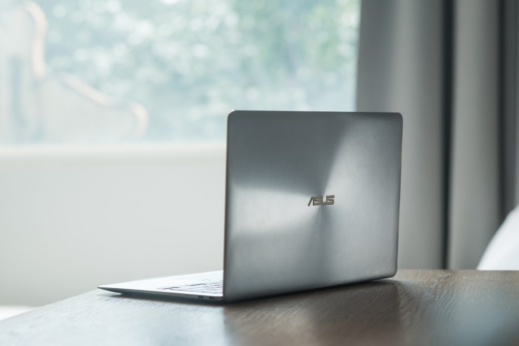 asus-zenbook-3-deluxe-features-14-inch-display-13-inch-notebook-body-for-php84k-price-official-photo