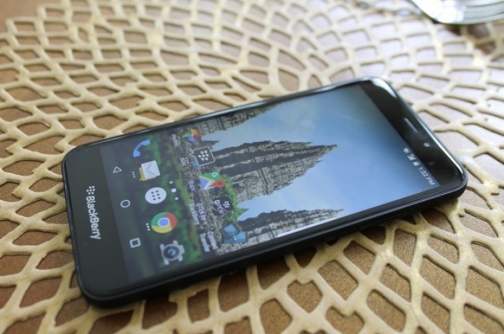 blackberry-aurora-features-sd-425-4gb-ram-php13k