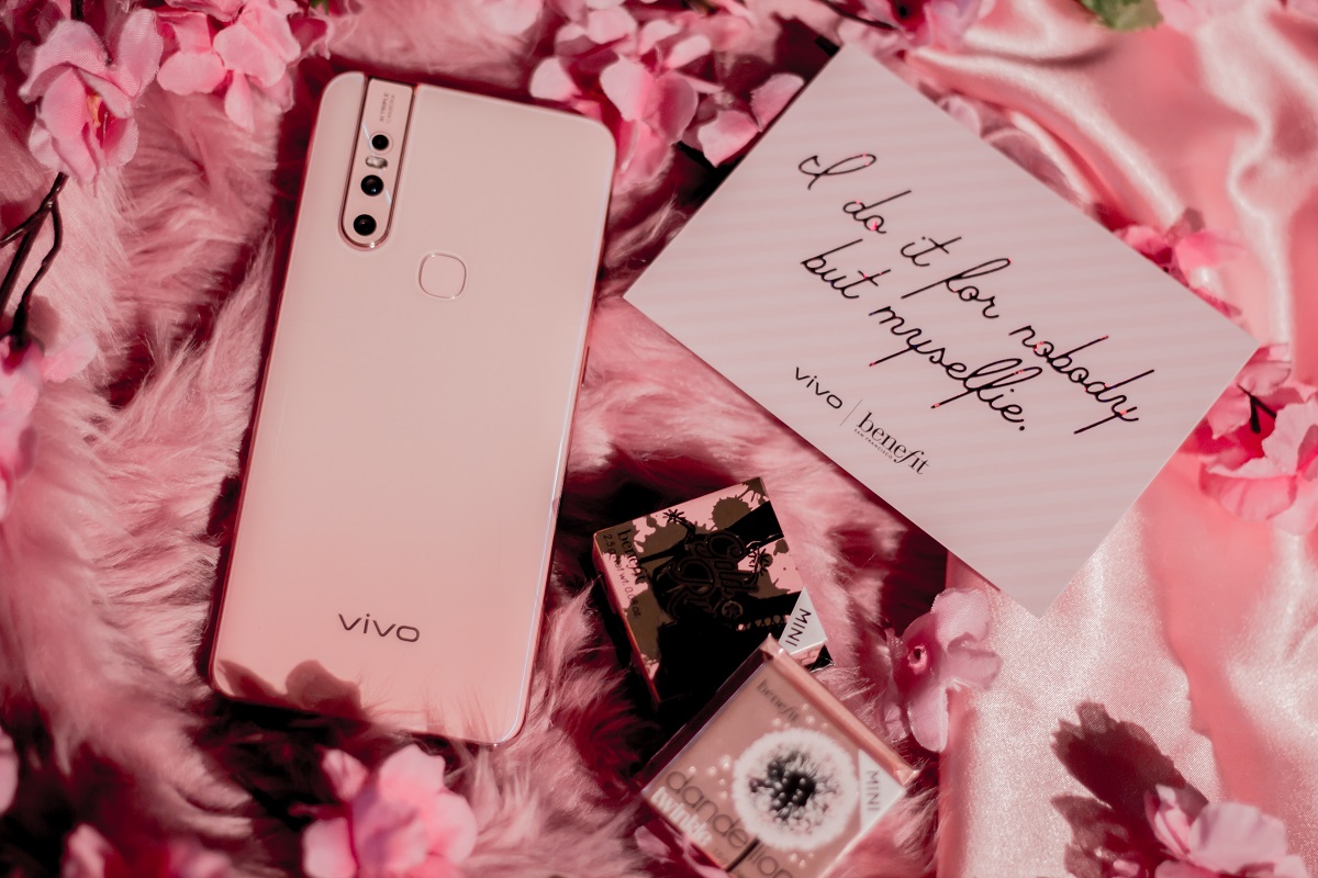 vivo-v15-blossom-pink-x-benefit-cosmetics-box