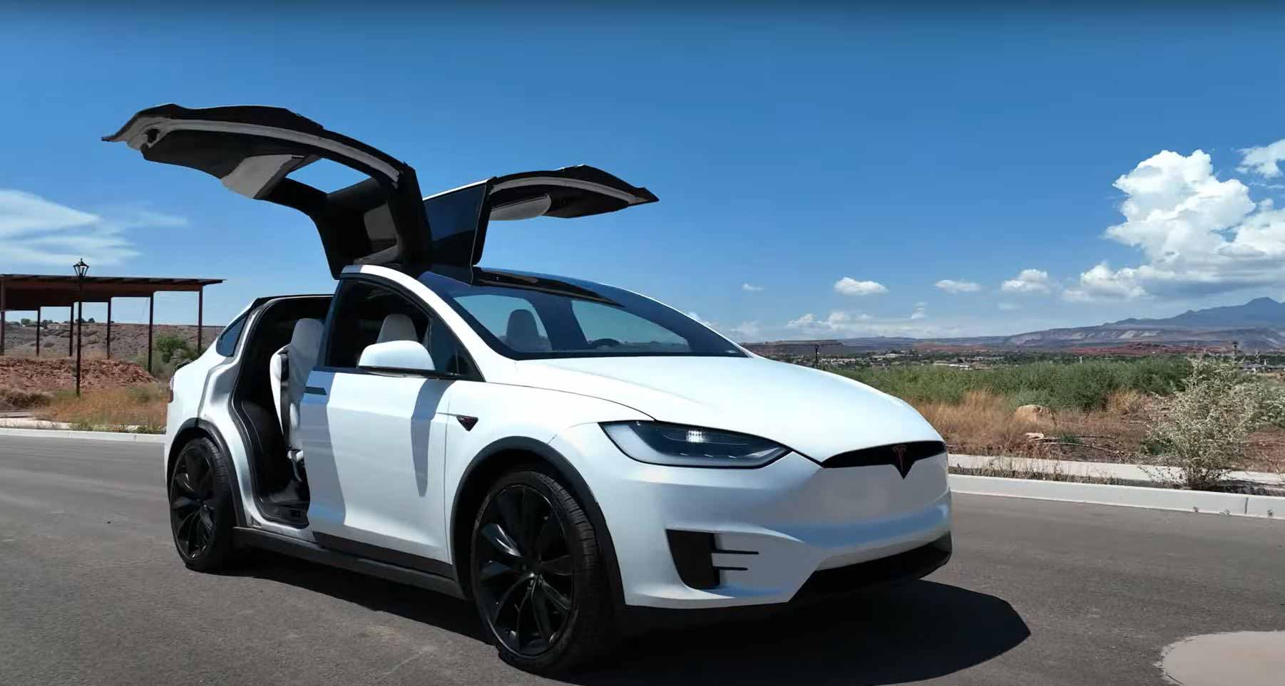 Tesla model x p100d панорамная крыша