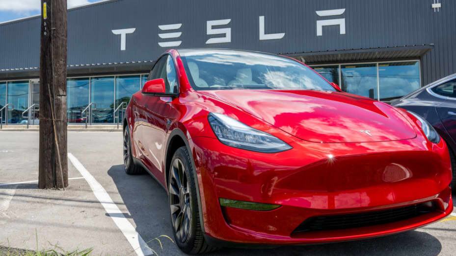 Tesla Sues Two Ex-Employees